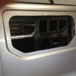 uitgezaagd_raam_Nissan_NV300